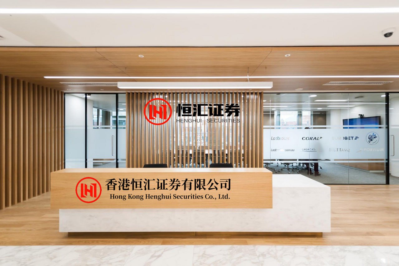 黑马盘配资官网 每次世界杯都换新足球，不用黑白色经典款，是为了多卖钱吗？
